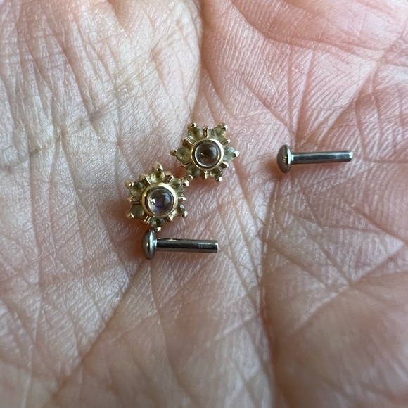 Gold & Crystal Studs - Picture 4 of 7